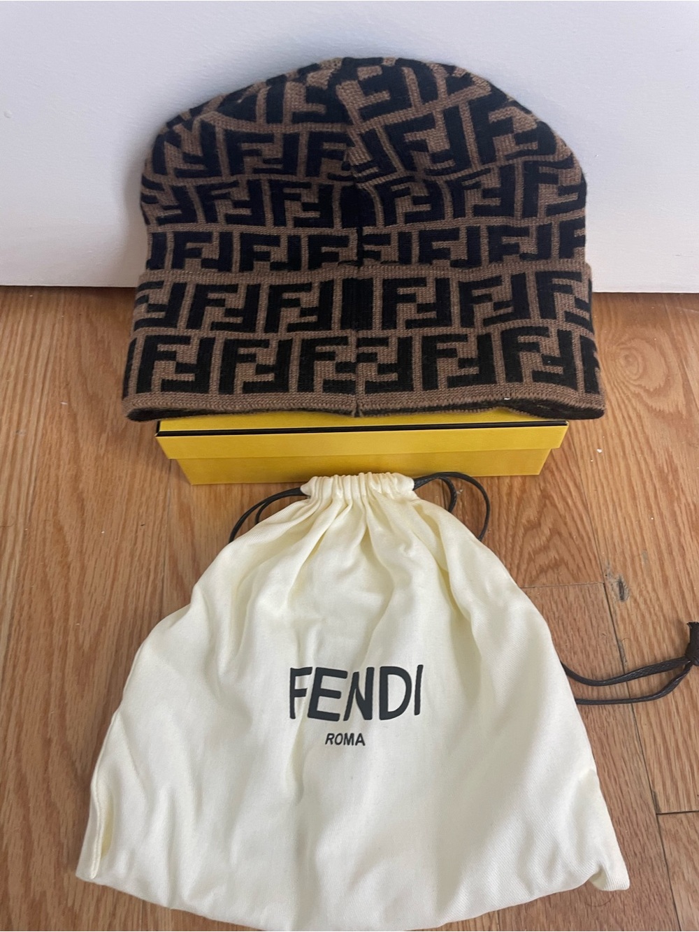 Unisex Fendi Brown & Black FF Logo Knit Beanie Size S/M ( Worn once / like new )